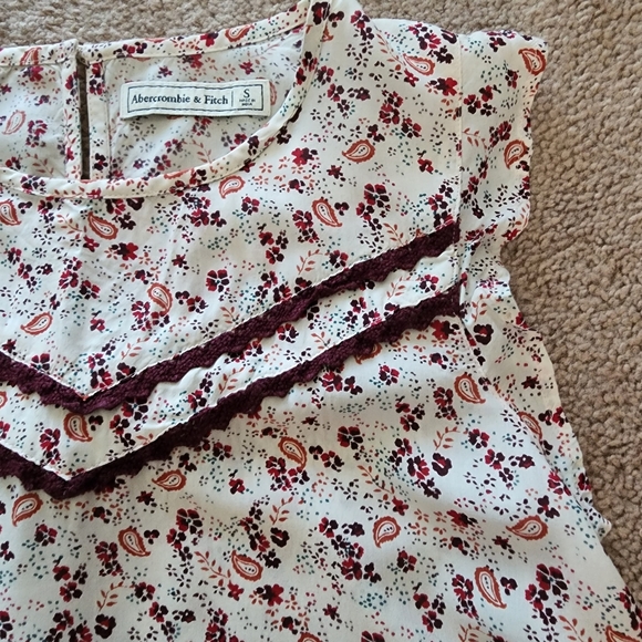 A&F ruffle top - Picture 2 of 4